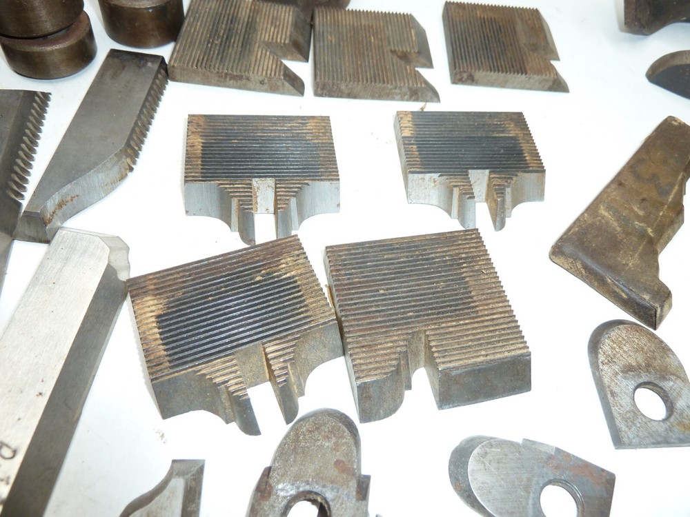Wood carpenter machine shapes cutters