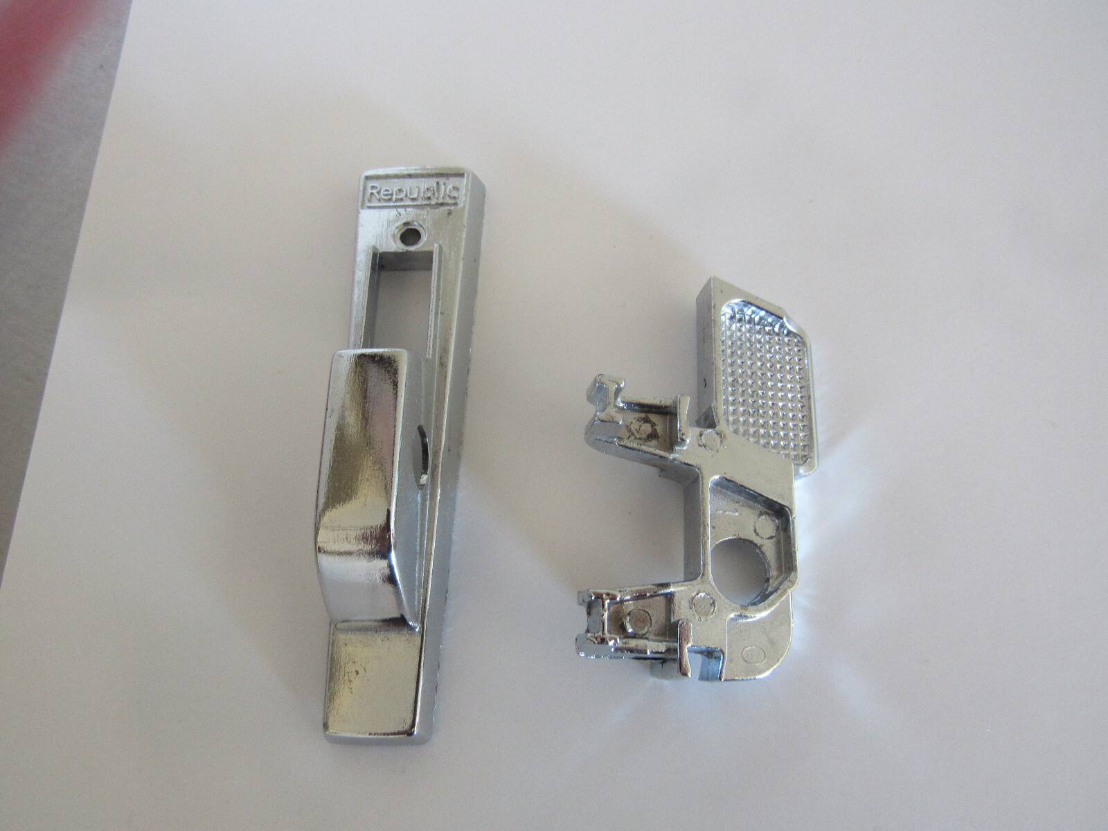 Republic Berger 12 Locker Handle 1965-Current RH Right Hand #2020 Housing & Lift