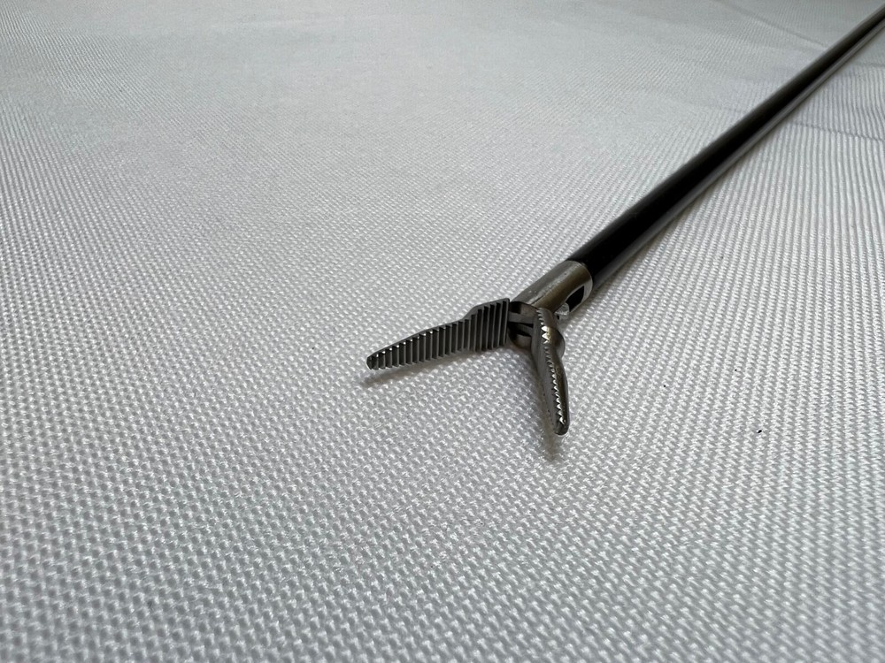 Laparoscopic Straight Dissecting Forceps, Double Action Serrated Jaws