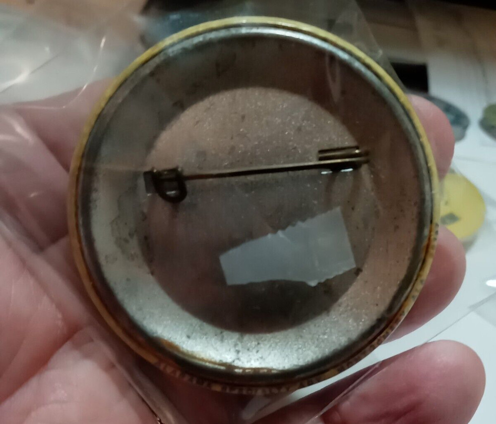 VINTAGE DESERT STORM PINBACK BUTTON