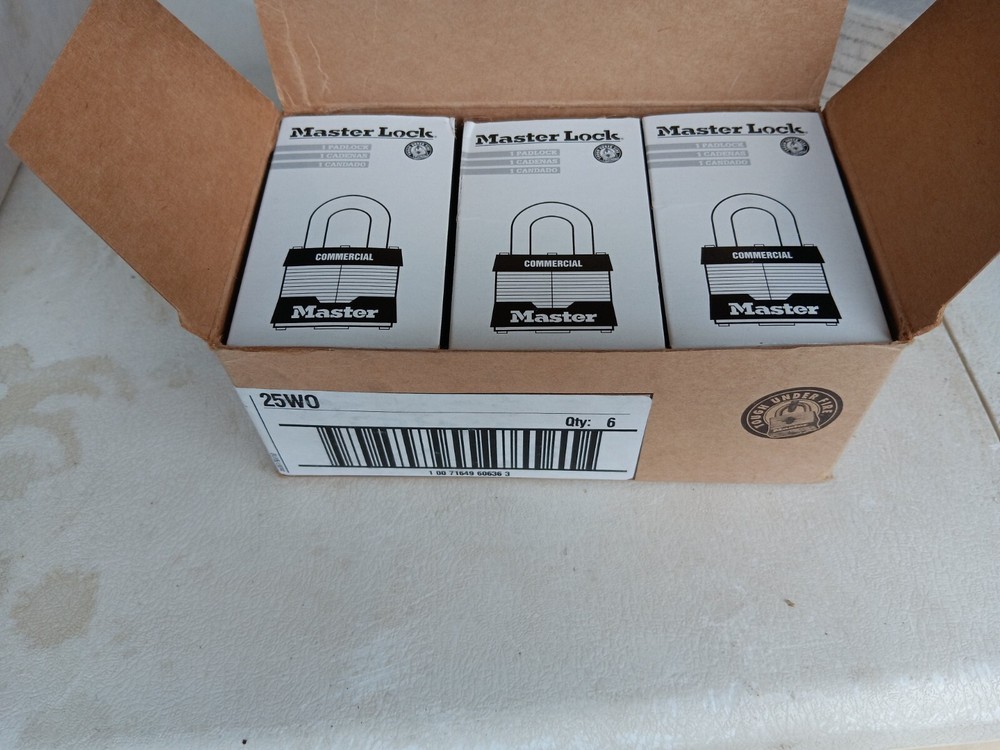 18 rekeyable padlocks KEYED ALIKE