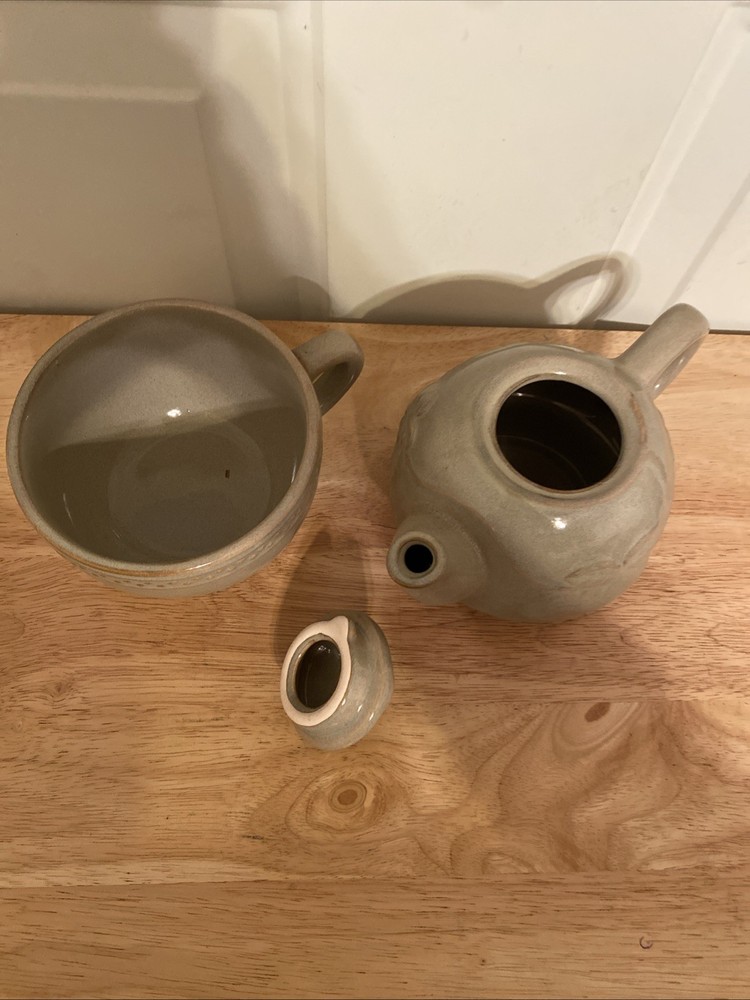 vintage stackable teapot. 6.5” Ceramic
