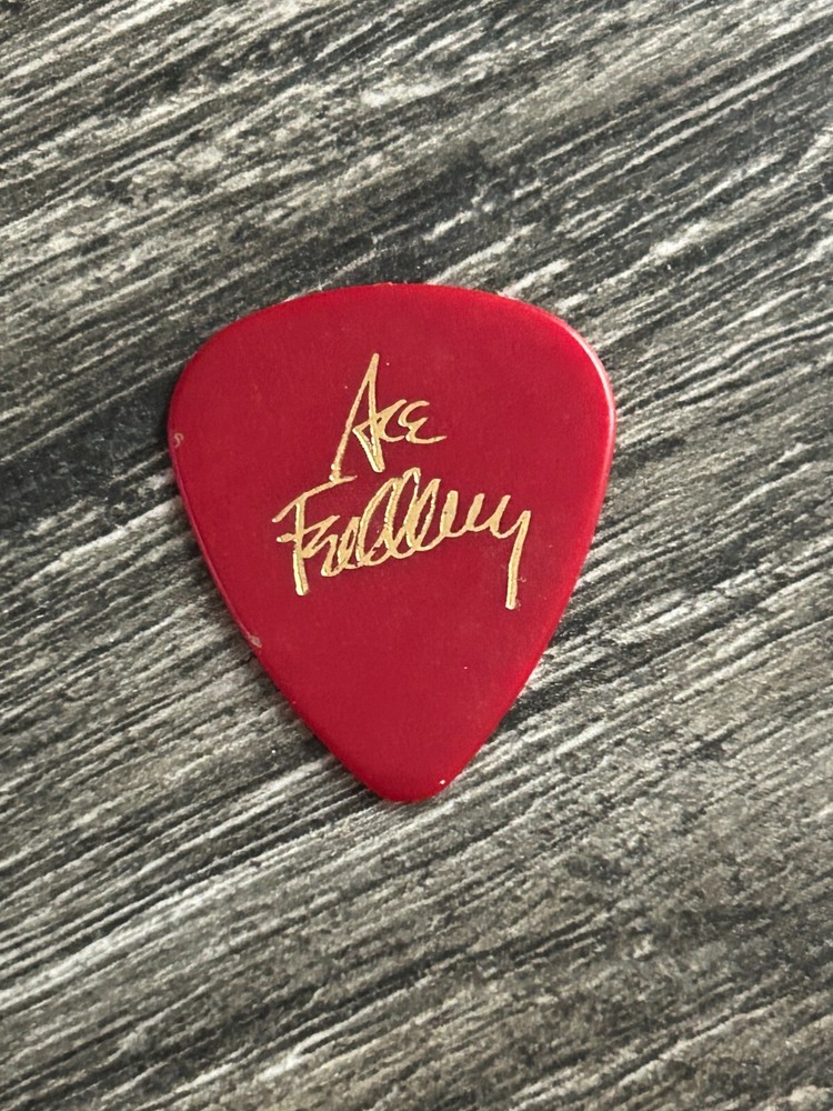 Kiss Guitar Pick ACE FREHLEY 12 Picks CD Promo Signature Red Gold Vintage Kiss