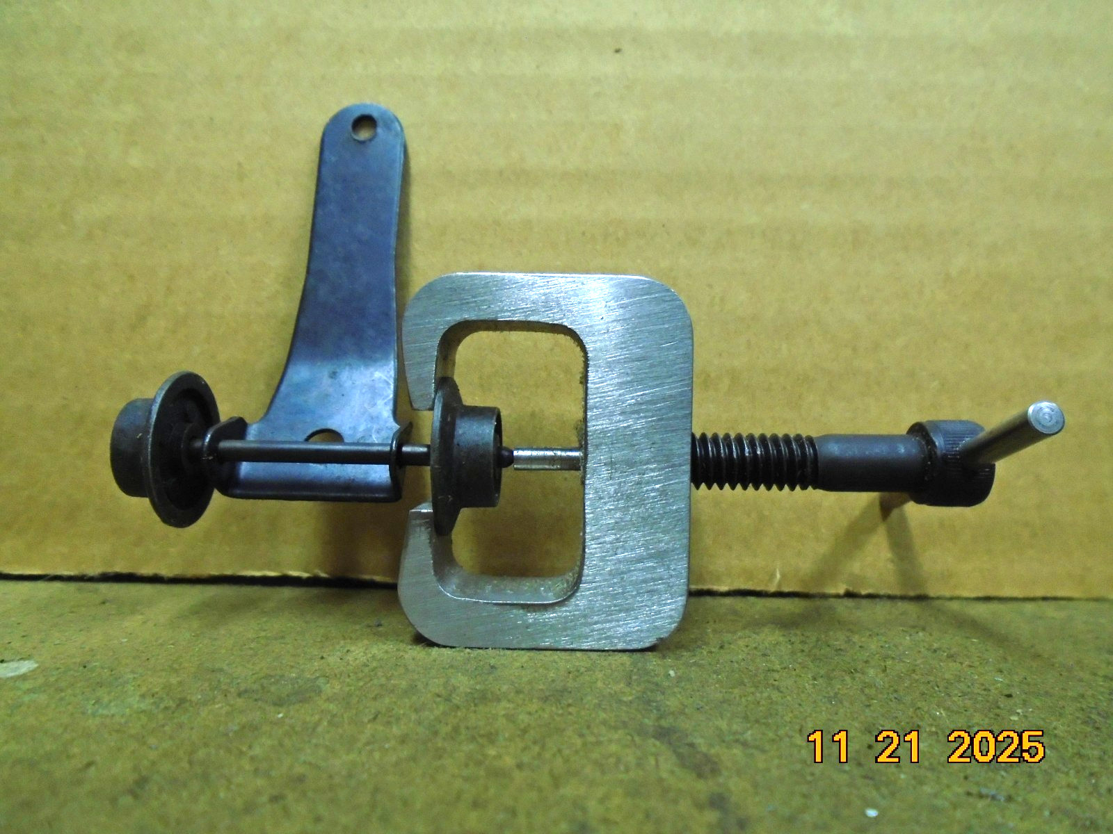 LIONEL SERVICE TOOL ST-311 SMALL WHEEL PULLER HARD STEEL MANY USES SEE PICTURES