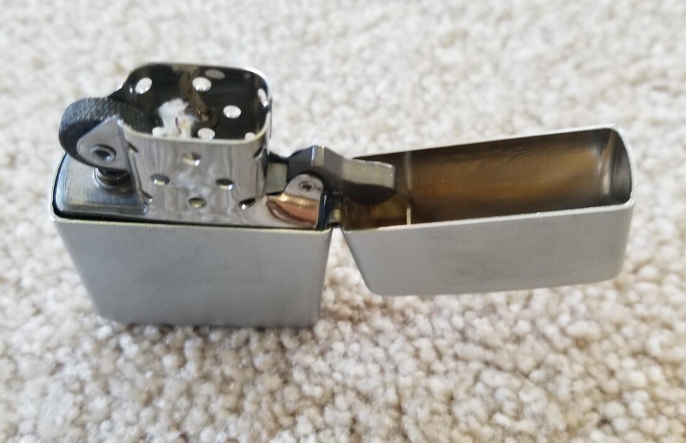 ZIPPO PAINTER Retired 2001 LIGHTER