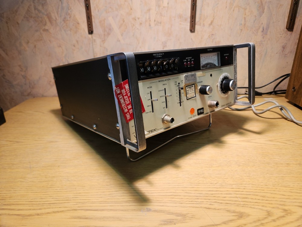 WAVETEK 3000 SIGNAL GENERATOR, Untested for repair