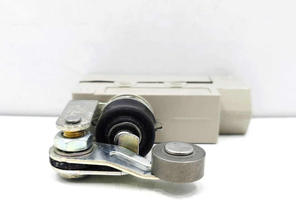 ZE-NA2-2 OMRON LIMIT SWITCH ZENA22