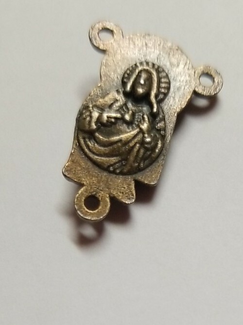 20 Rosary Centers Make Rosaries Part Centerpieces