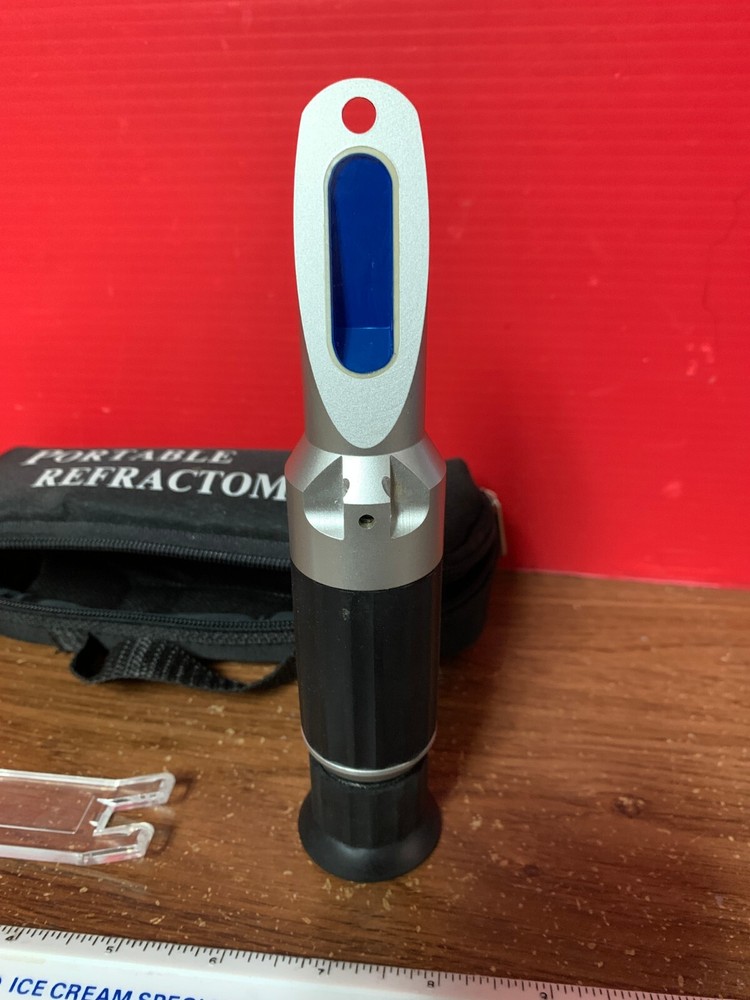Portable Refractometer With Case And Assesories