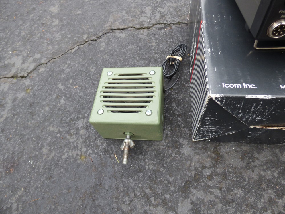 Icom IC-726 transciever w/external speaker