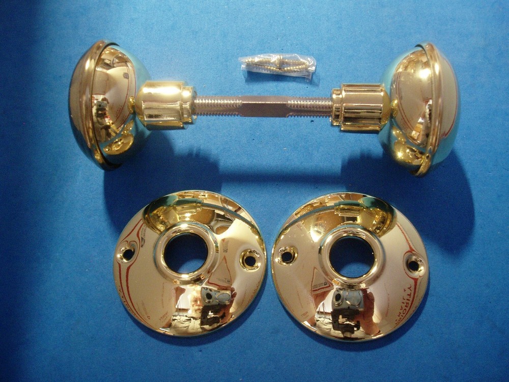BRASS DOOR KNOBS WITH BRASS FINISH BASE & ESCUTCHEON VINTAGE STYLE MASTER LOCK