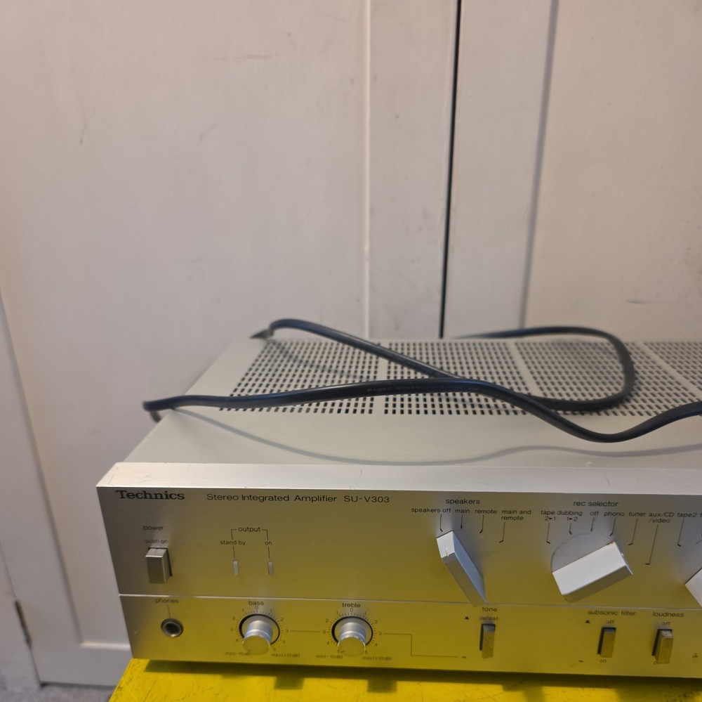 Technics SU-V303 stereo amplifier. Clean condition, Japan.