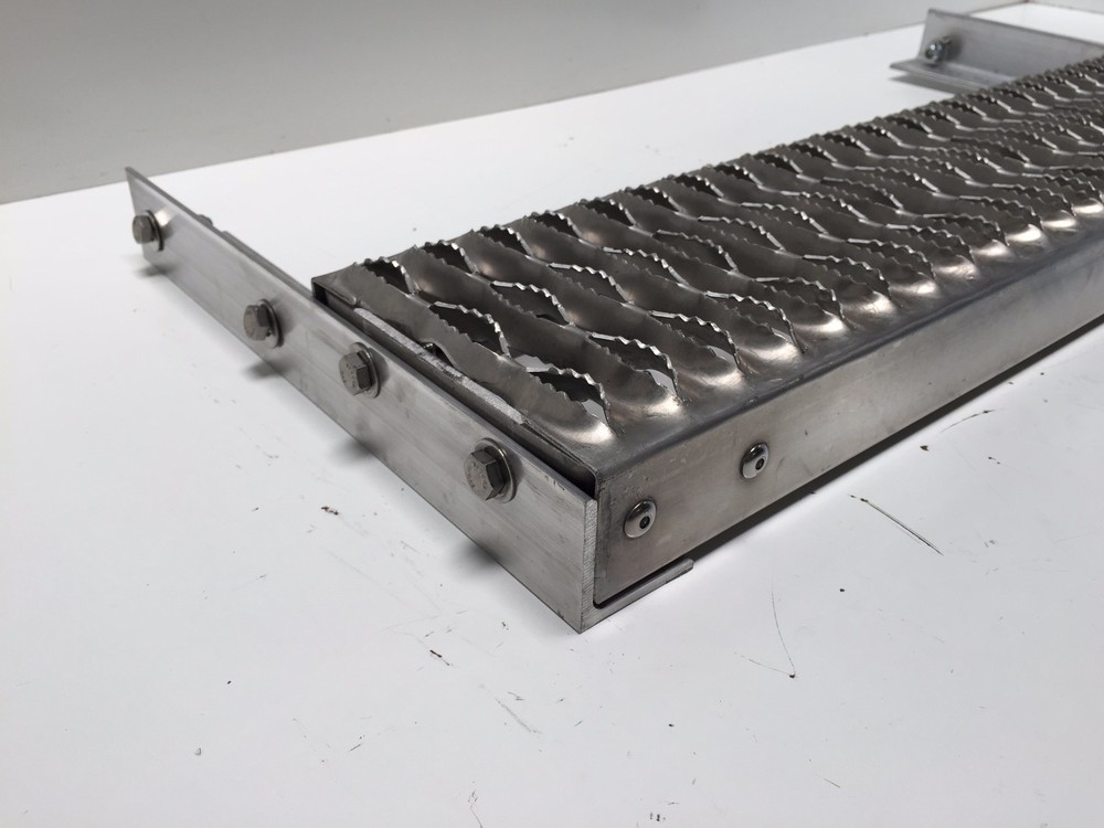 Peterbilt DPF Box Bottom Replacement Step Kit - 388 389 386