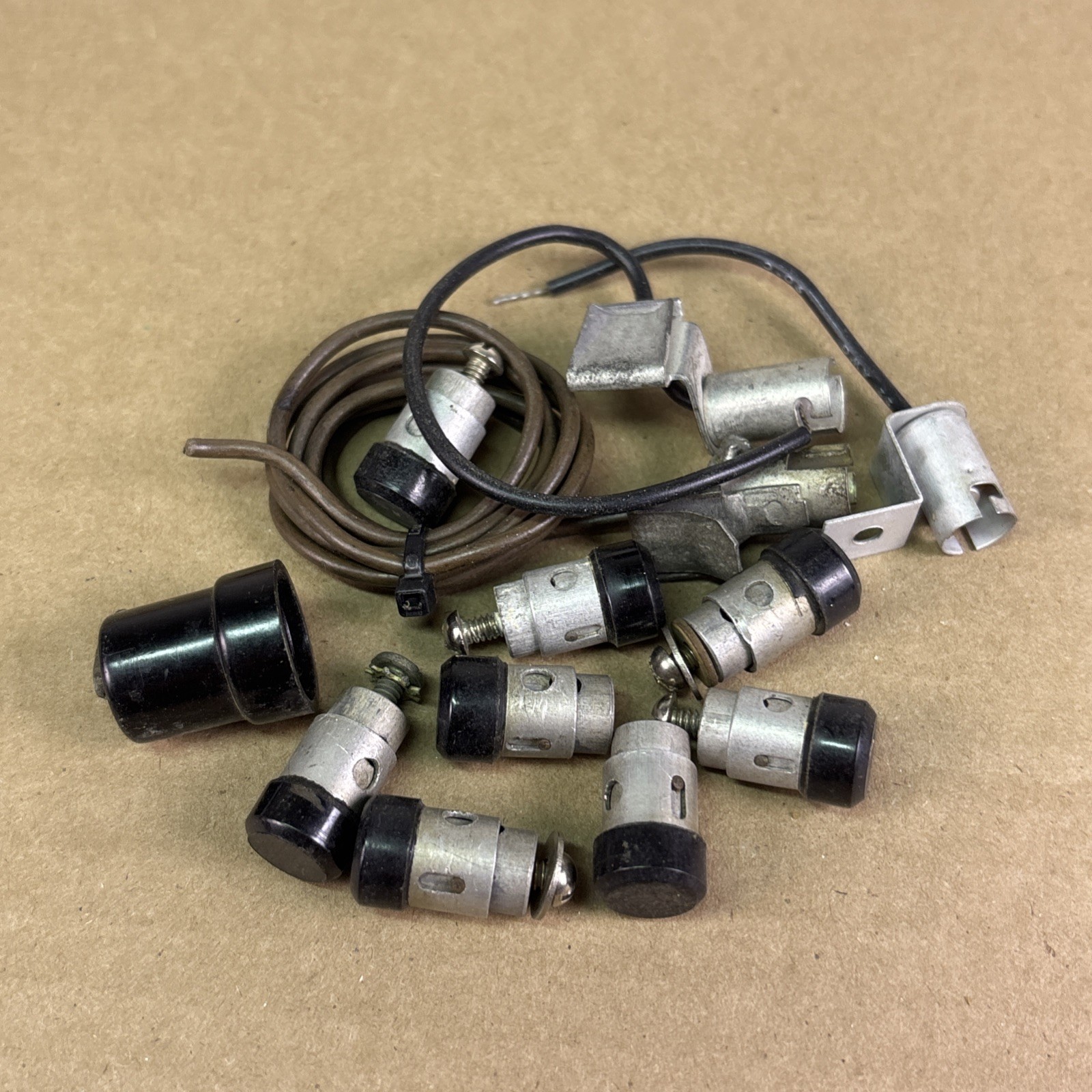 VTG Lot of Speaker Binding Posts Terminals Connectors & Miniature Lamp holders