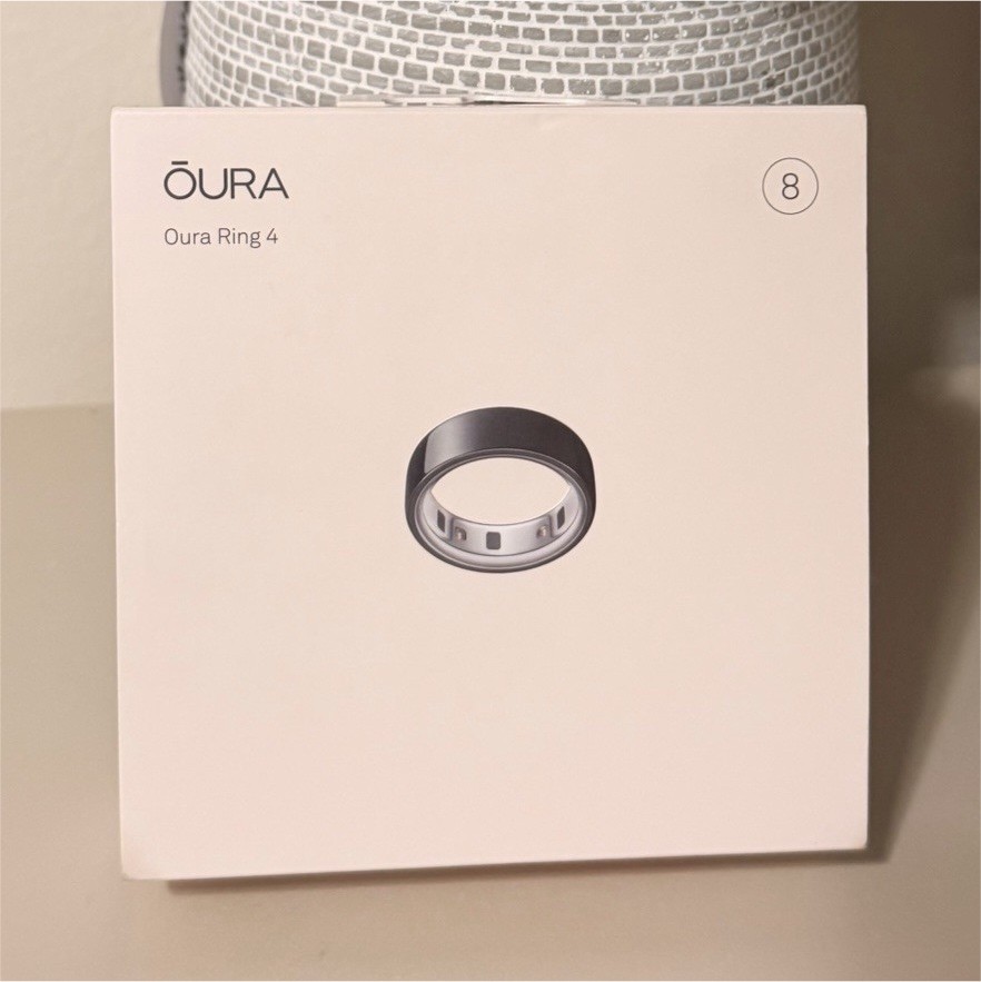 Oura Ring 4 Black - Size 8