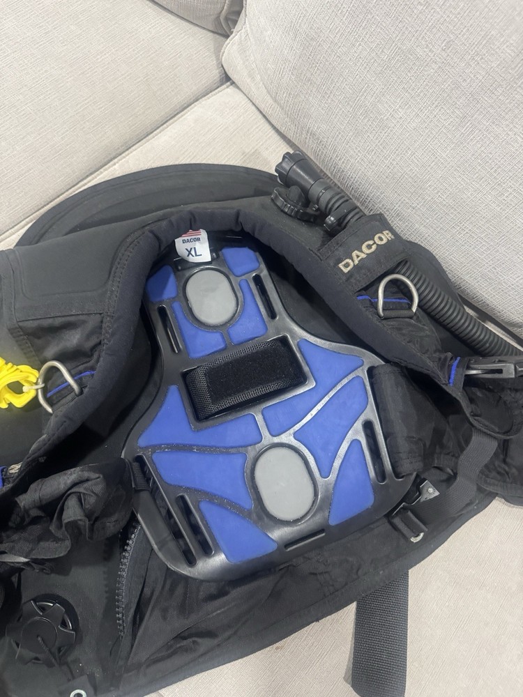 Dacor scuba diving Buoyancy Compensator Device (BCD)