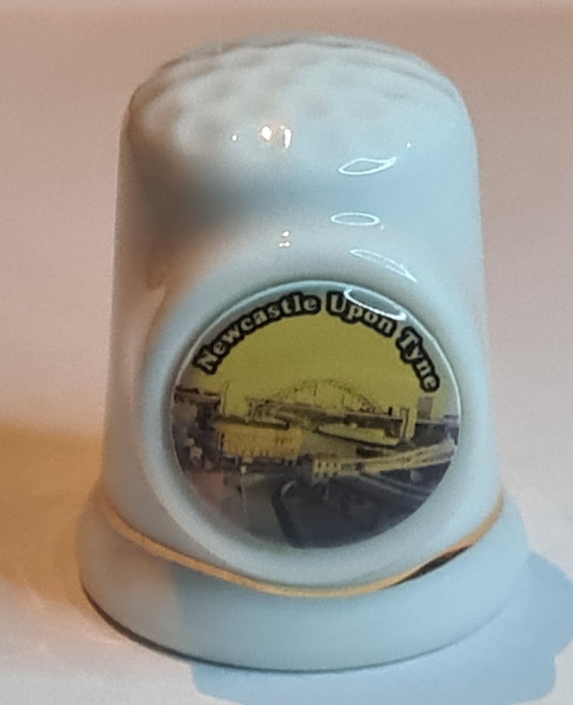 Thumb Thimble Newcastle Upon Tyne China Collectable