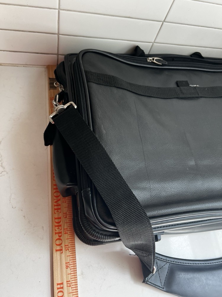 Targus Leather Notebook/Laptop Case Black And Shoulder Strap