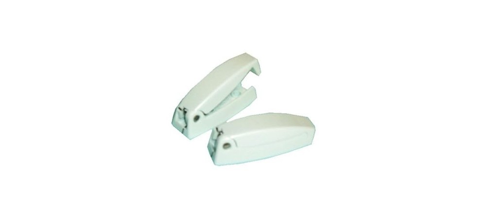 US Hardware RV-1218C Baggage Door Catch, White
