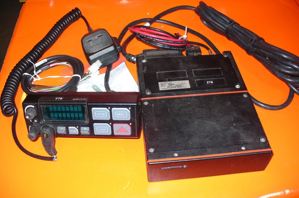GE ERICSSON D28MG2 MOBILE RADIO WITH CABLES