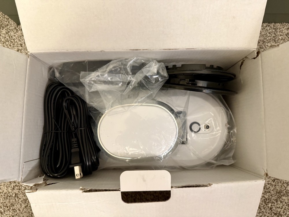 Chovery Robot Window Cleaning Robot New In Box, Remote Controlled, White