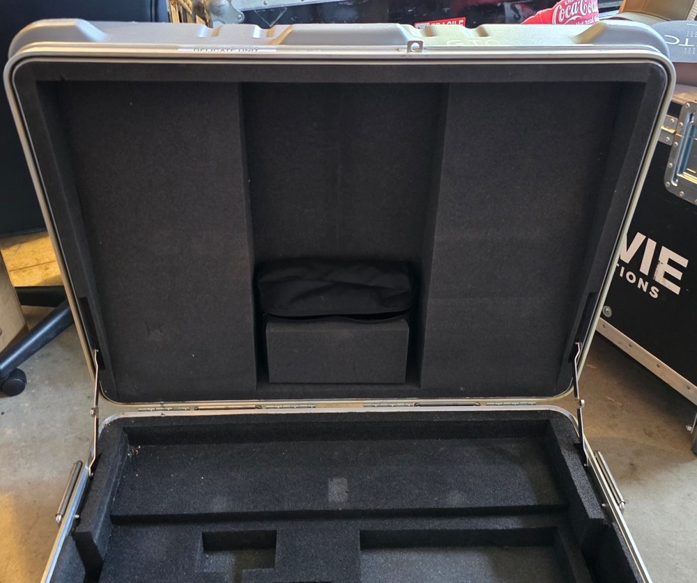 ETC Gio 12K Lighting Console w/ Road Case 12288 Eos