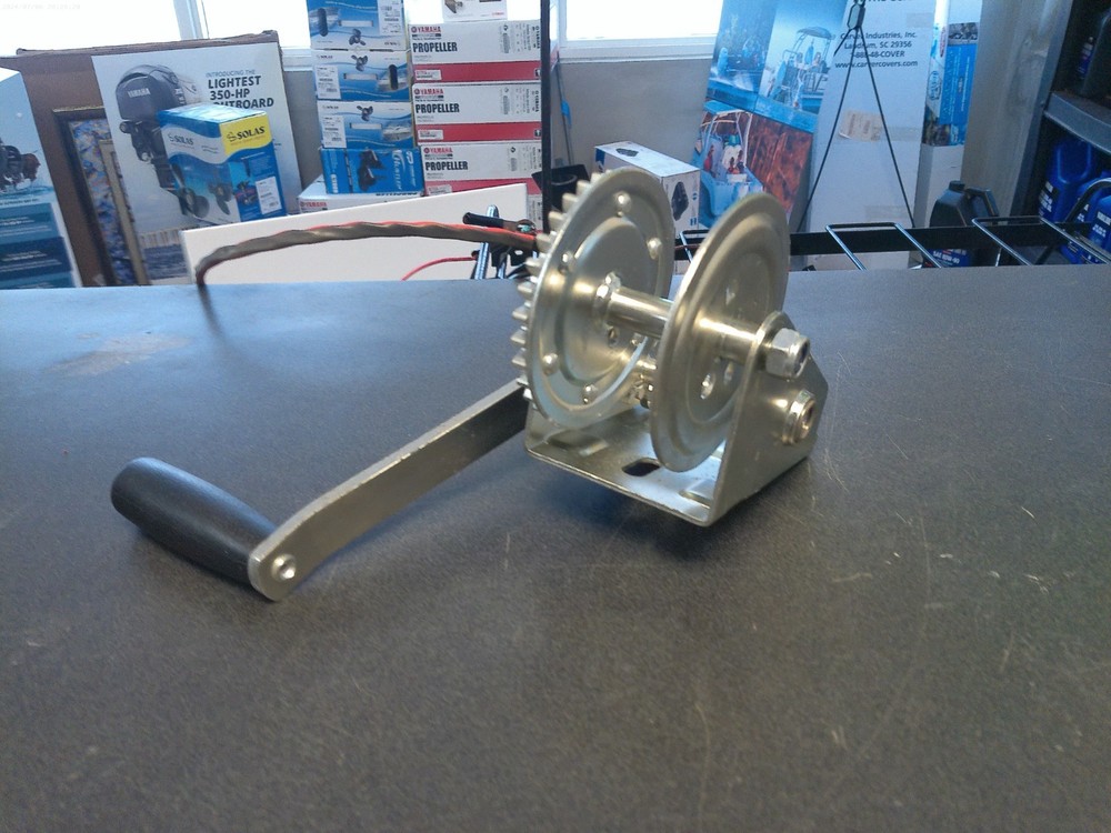 Curt 29423 900lb Trailer Winch