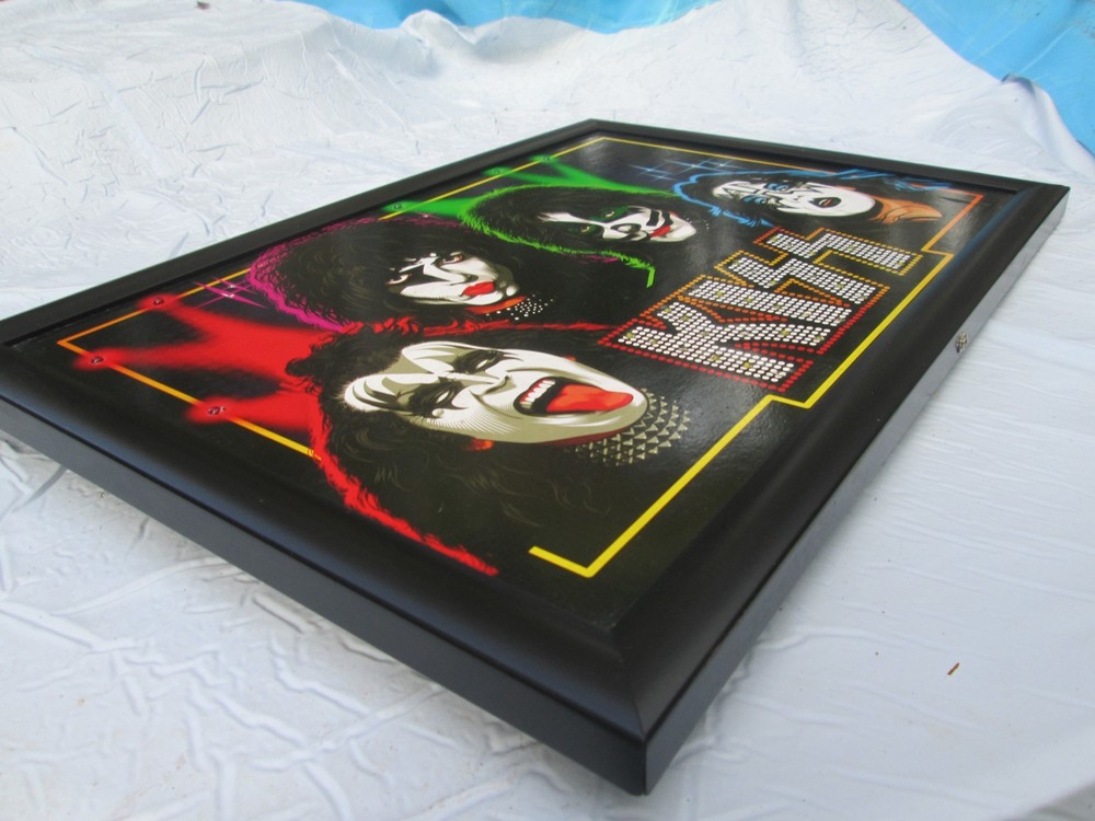 Working ....Kiss Catalog Led Lighted Artwork 2004