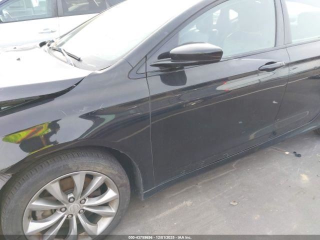 200 2015 Glove Box 4946589