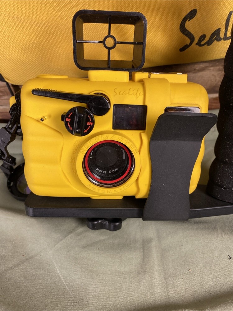 SeaLife Camera Kit With Camera, Enclosure, Flash And Case WORKS!!