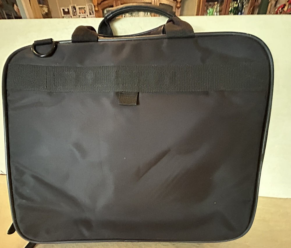 Targus Laptop/Notebook Case, Holds 15" Laptop Read e2