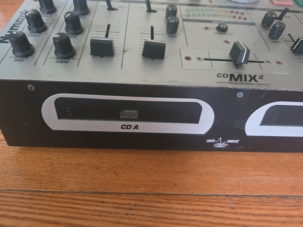 NUMARK CDMIX2 PROFESSIONAL CD MIXING CONSOLE - Untested - Read