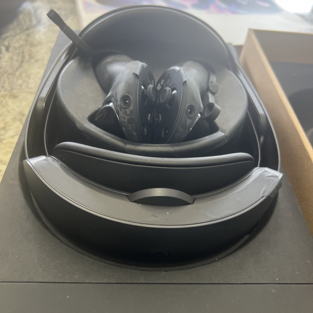 Meta Quest Pro VR Headset 256GB w/ Controllers/Charger/Dock