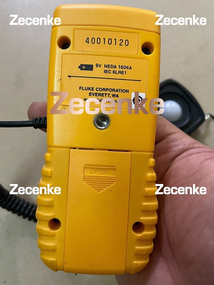 Fluke 941 Digital Lux Light MeterMeasuring Range to 20000 illuminanceMeter