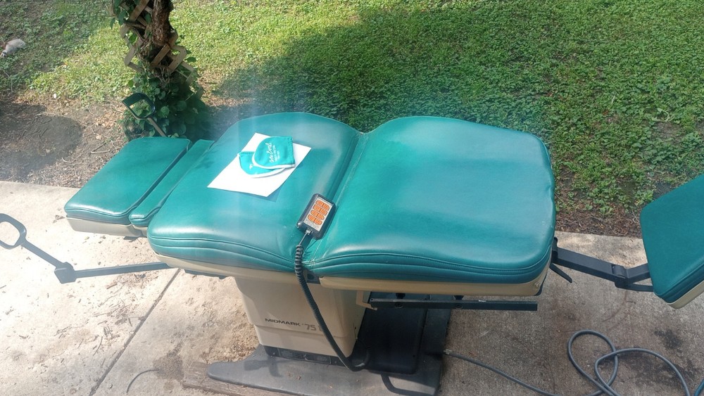 Midmark 75L Examination Chair