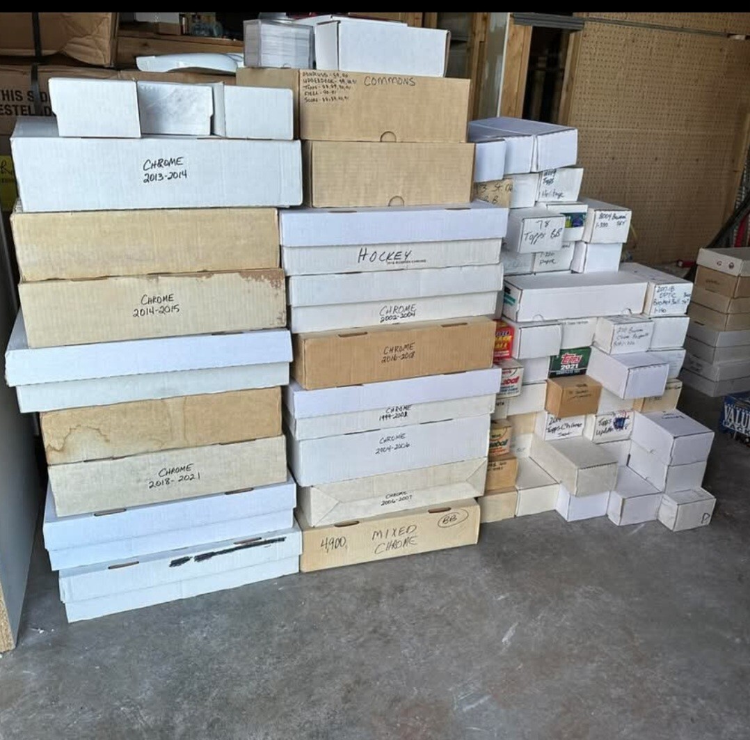 ESTATE Mixed Sport Storage unit find 500 Ct Card Box , Stars Rookies , Commons