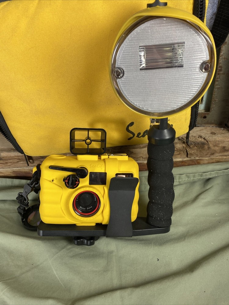 SeaLife Camera Kit With Camera, Enclosure, Flash And Case WORKS!!