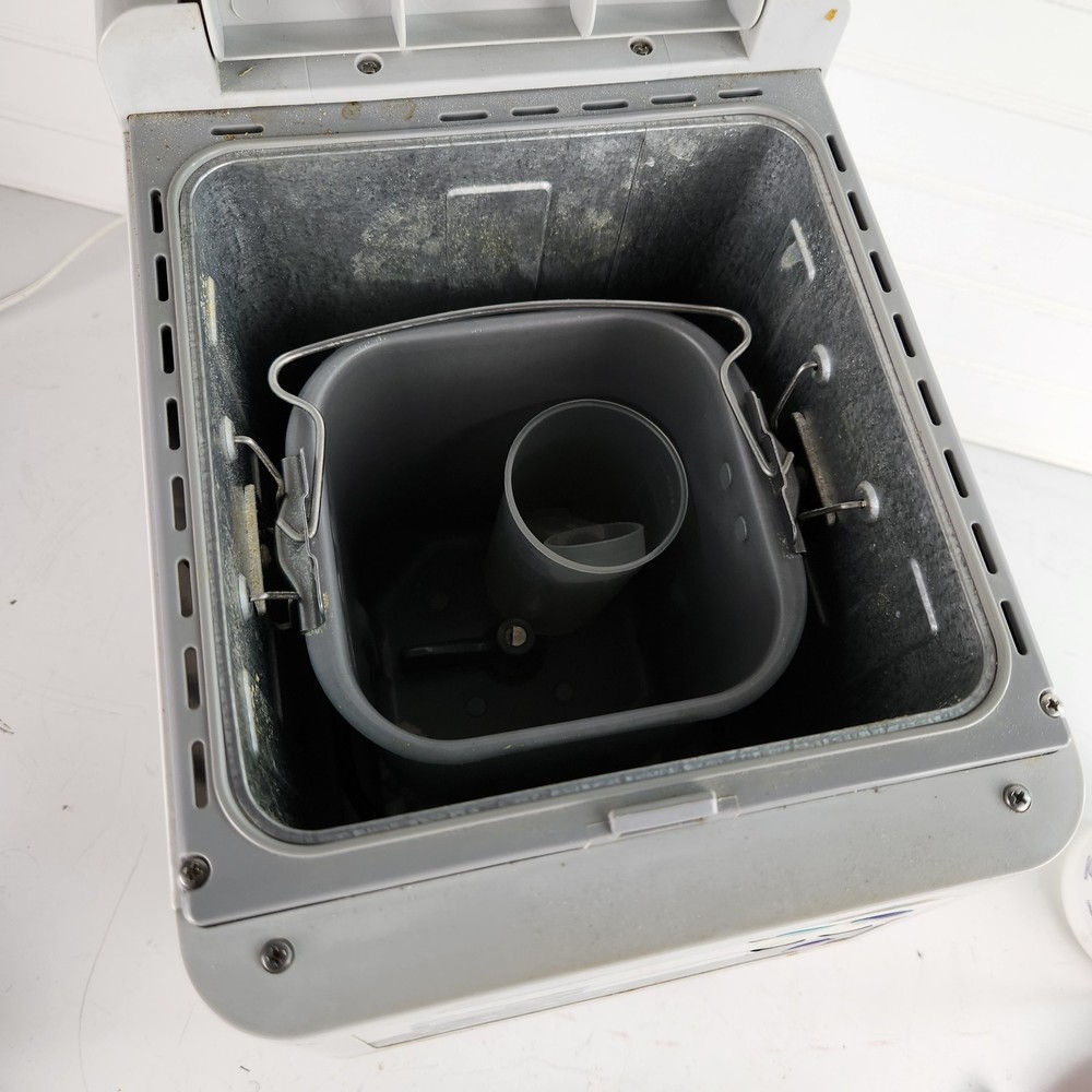 Black & Decker Automatic Bread Maker ADM300 White Gray - Made in Japan