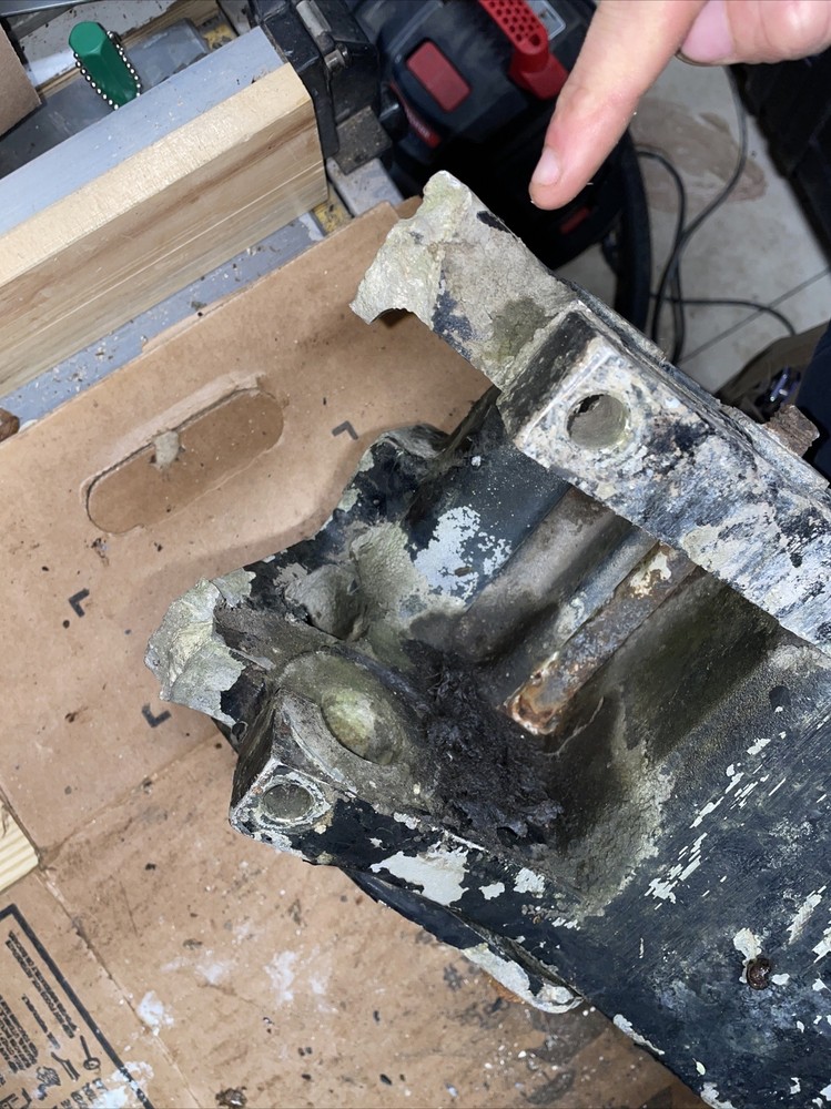 PETERBILT 379 BRACKET-FRONT SPRING DRIVE 02-02516R