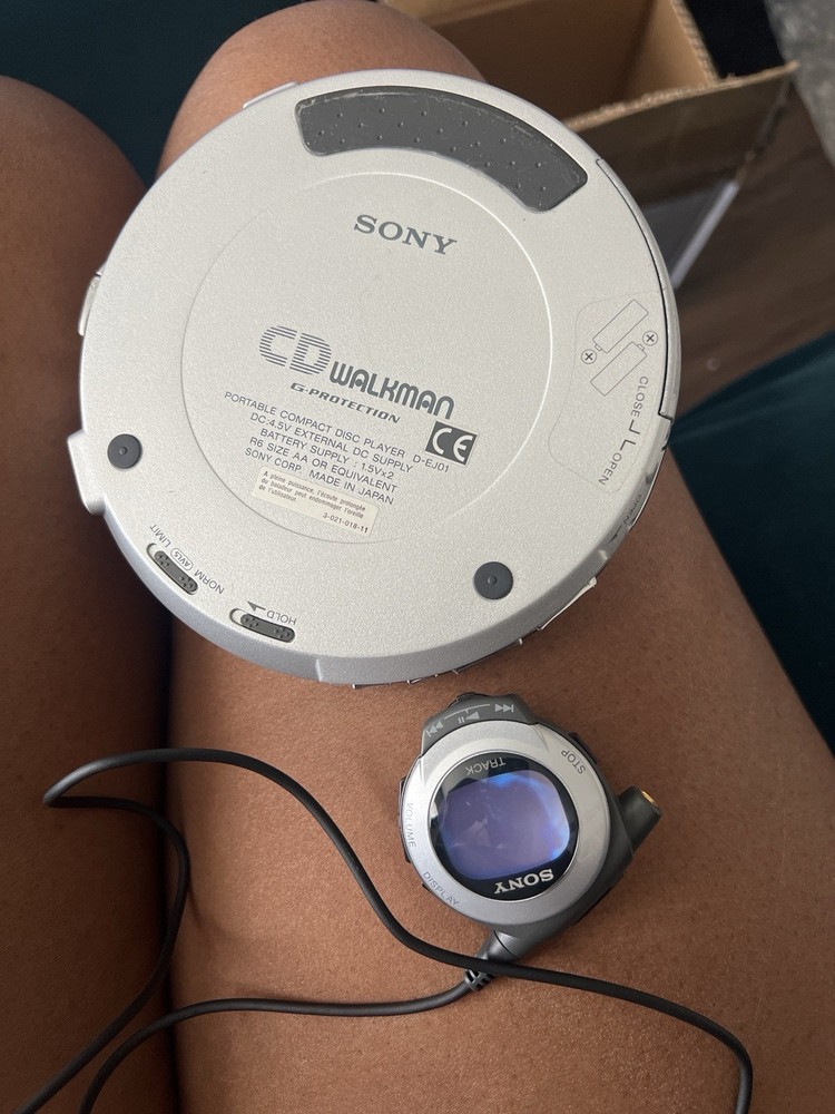Sony D-EJ01 CD Walkman Portable Disc Player w/ Remote + Battery Case Bundle