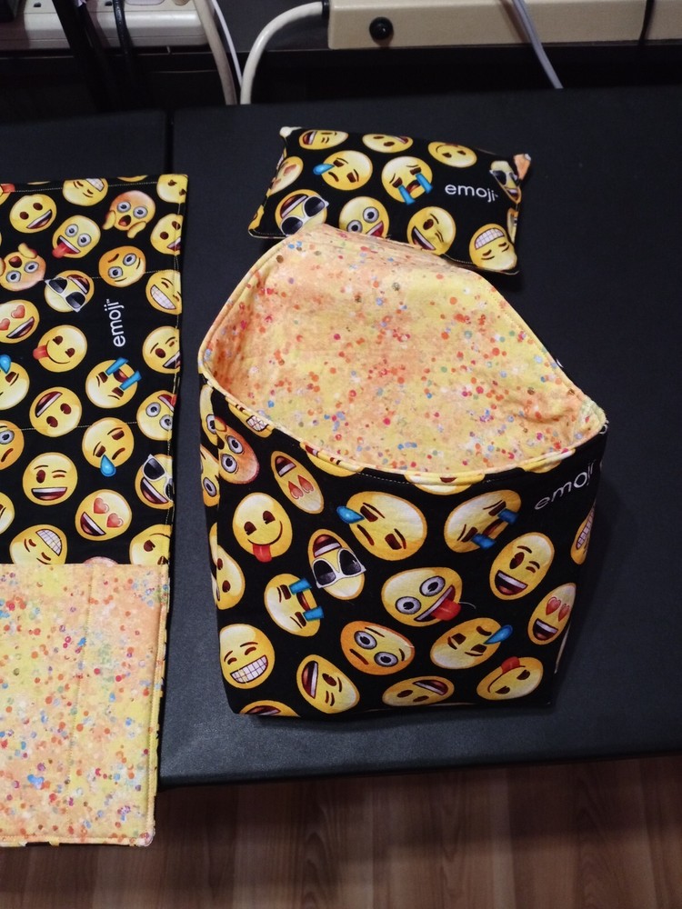 Sewing mat and thread catcher set