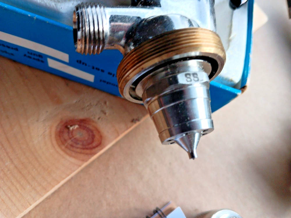 BINKS- MODEL 7 Pressure Paint spray gun 33-33PM