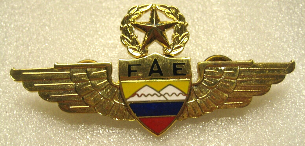 Ecuador Air Force Pilot Commander Wings badge, screw back,maker mark
