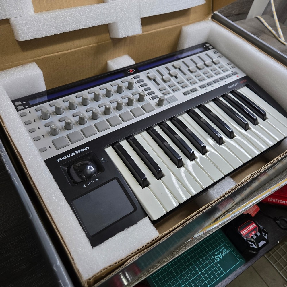 Novation ReMote 25SL World's First Intelligent MIDI Controller Open Box Tested