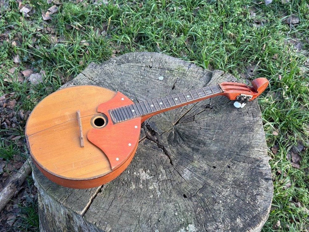 Vintage domra 4 strings / national stringed instrument