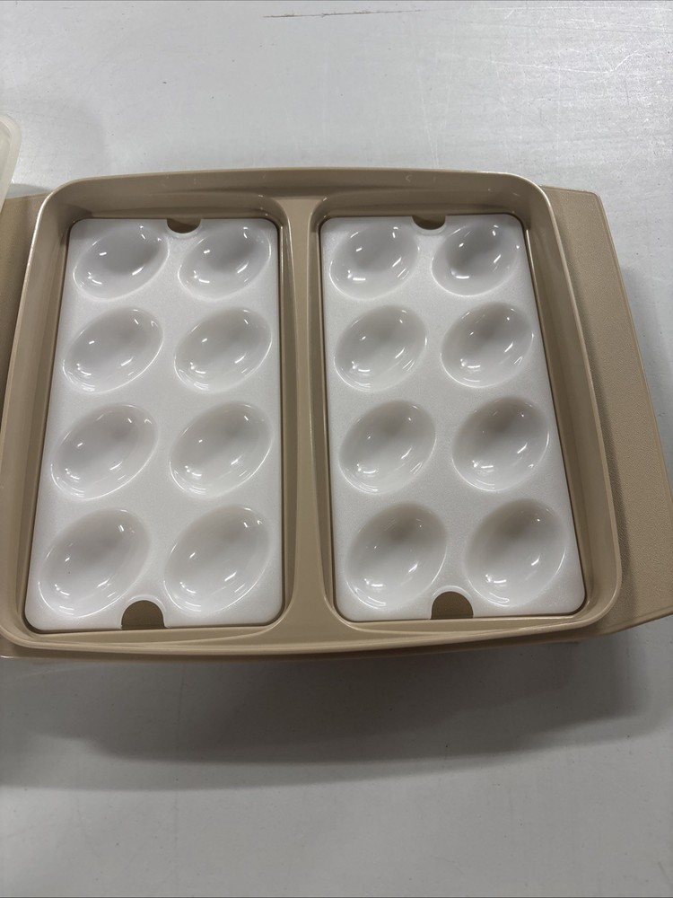 Vintage TUPPERWARE Deviled Egg Keeper Carrier Storage Holder Beige