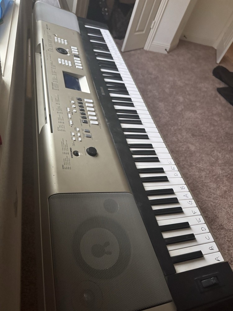 Electric Keyboard Yamaha