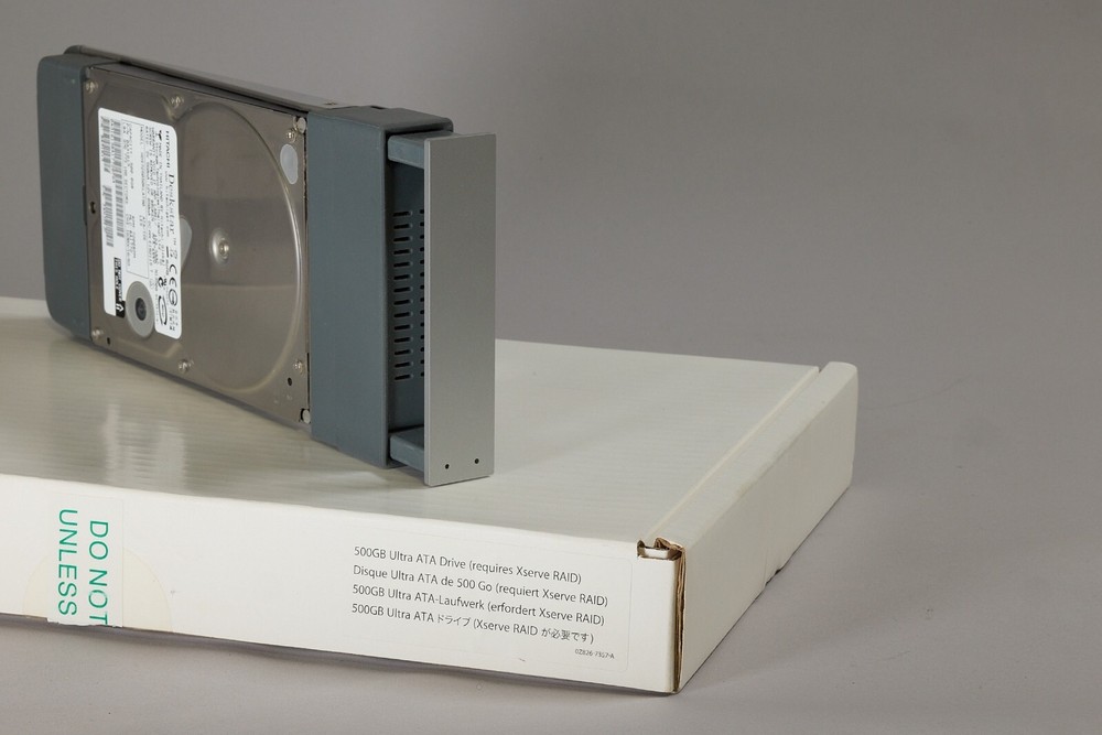 Apple X-Raid Kit includes,Power supply,Drive Module,Cooling Unit,RaidContlr