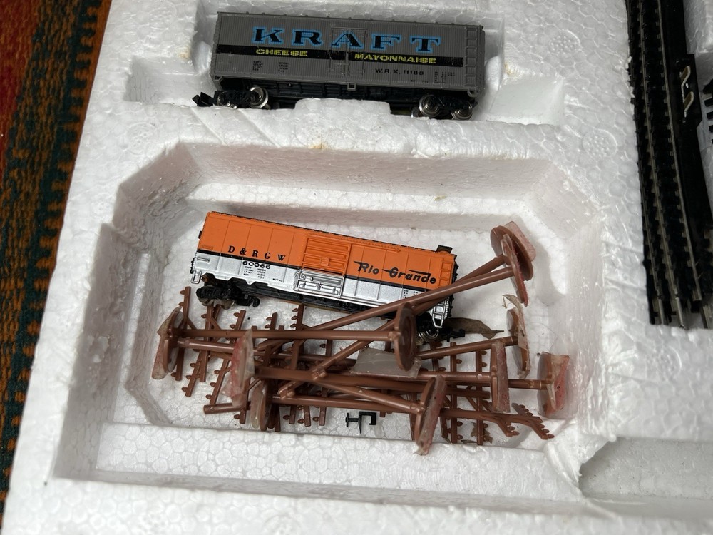 Bachmann Silver Chief N Scale Electric Train Set UNTESTED