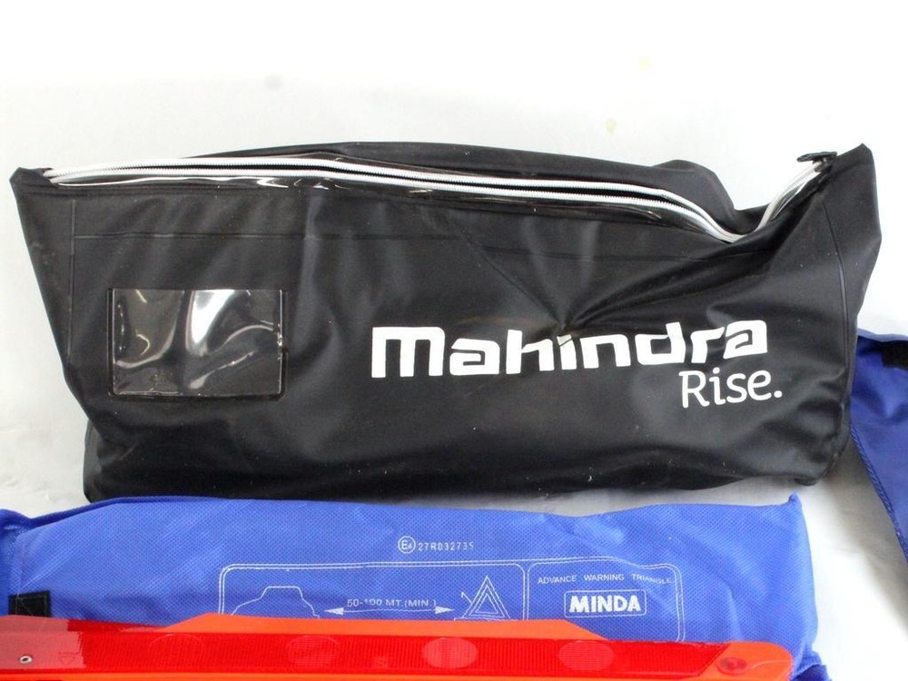 MAHINDRA GENIO 2.2 EMERGENCY TRIANGLE KIT WITH ON-BOARD TOOLS